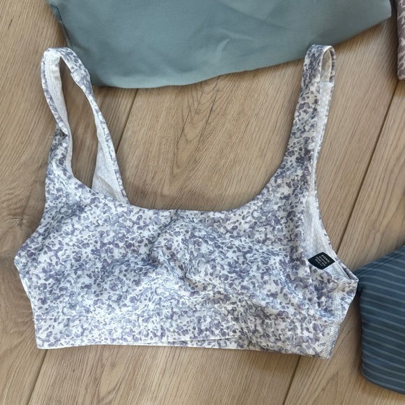 Vuori Sports Bra Collection - Green, Beige, Blue, Gray - Picture 3 of 8